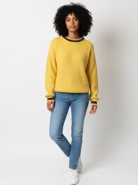 Pastel retro knit sweater from Curious Shirt House Mtl crew knit yellow medium